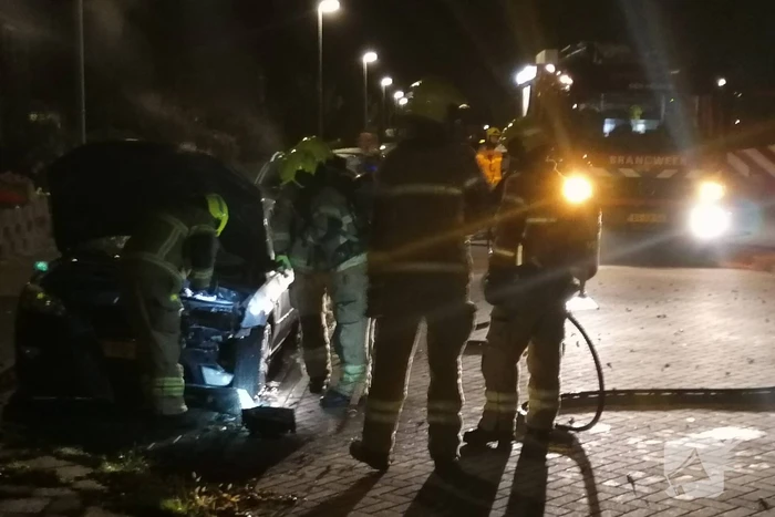 Auto verwoest na brand