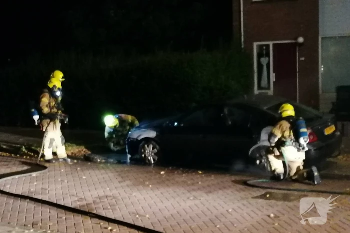 Auto verwoest na brand