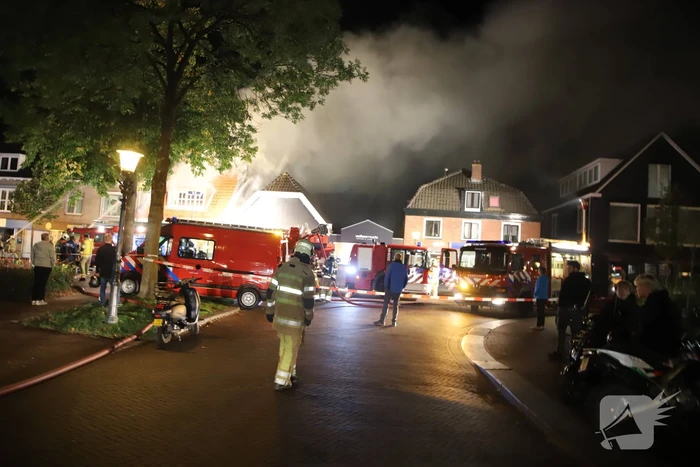 Grote uitslaande brand in cafetaria