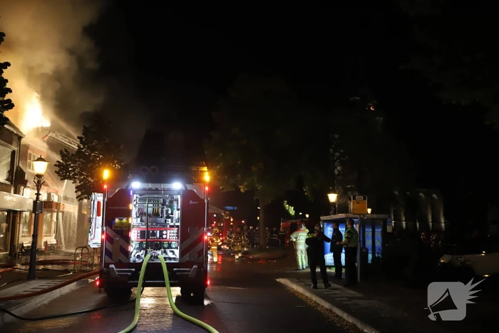Grote uitslaande brand in cafetaria