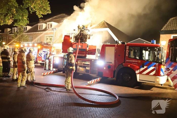 Grote uitslaande brand in cafetaria