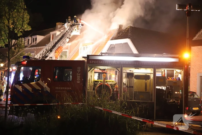 Grote uitslaande brand in cafetaria