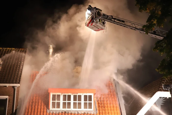 Grote uitslaande brand in cafetaria