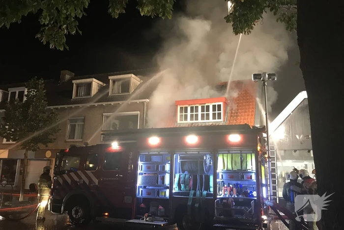 Grote uitslaande brand in cafetaria
