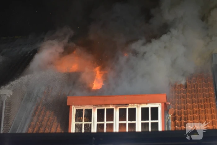 Grote uitslaande brand in cafetaria
