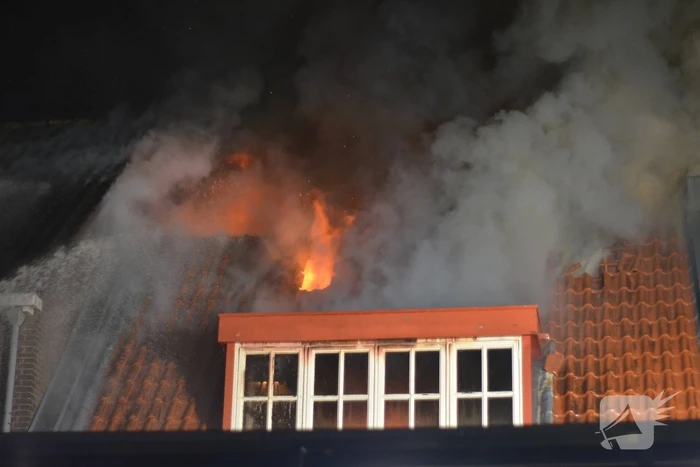 Grote uitslaande brand in cafetaria