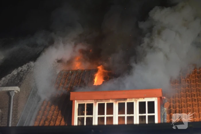 Grote uitslaande brand in cafetaria