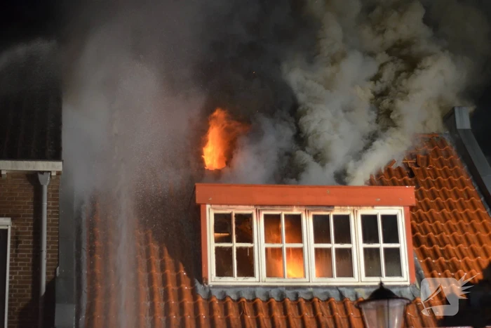 Grote uitslaande brand in cafetaria