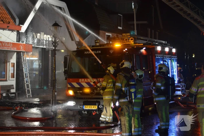 Grote uitslaande brand in cafetaria