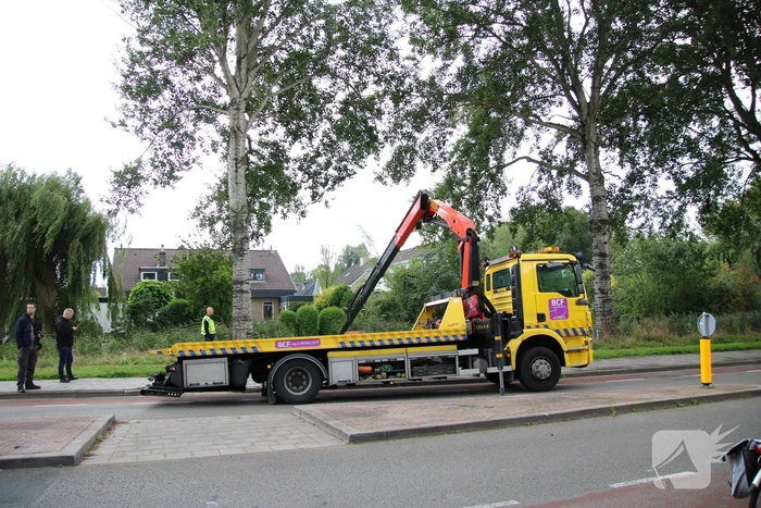 Auto belandt in het water