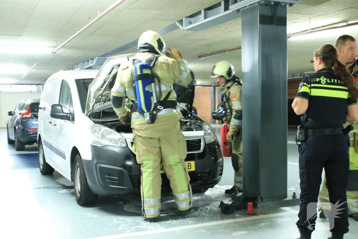 Autobrand in parkeergarage