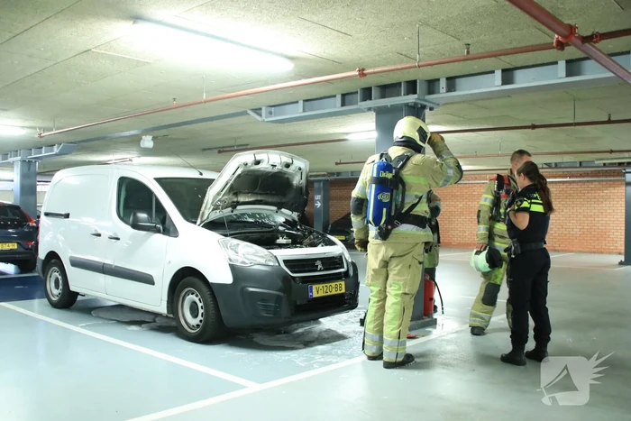 Autobrand in parkeergarage