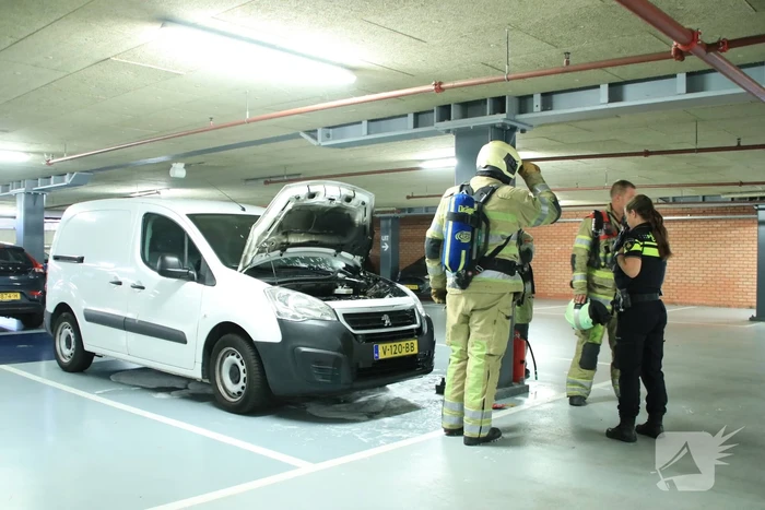 Autobrand in parkeergarage