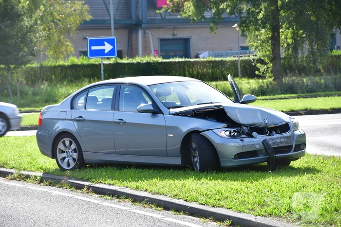 Drie auto's flink beschadigd bij aanrijding
