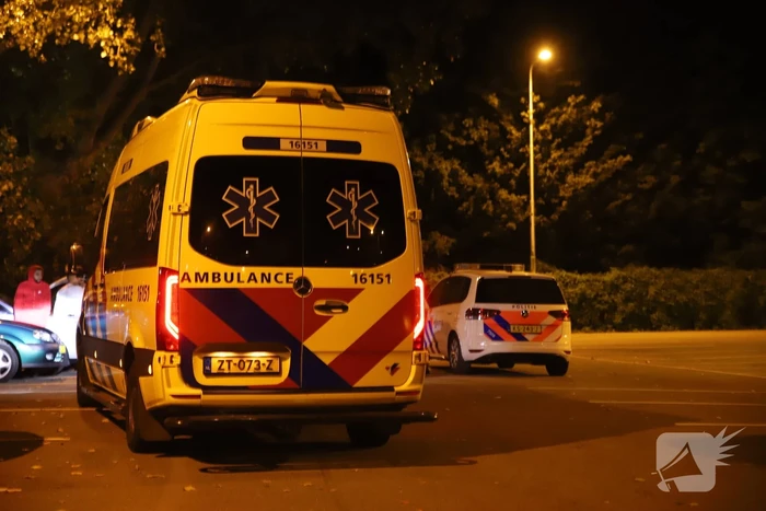 Persoon gewond op parkeerplaats