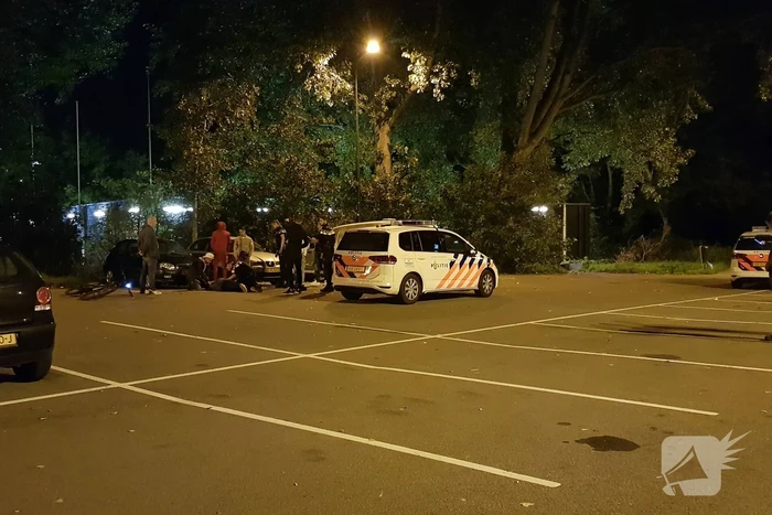 Persoon gewond op parkeerplaats