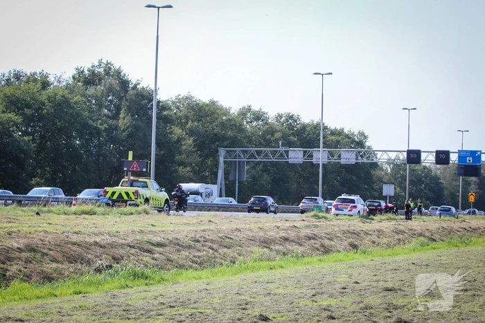 Grote vertraging door kop-staart botsing op snelweg