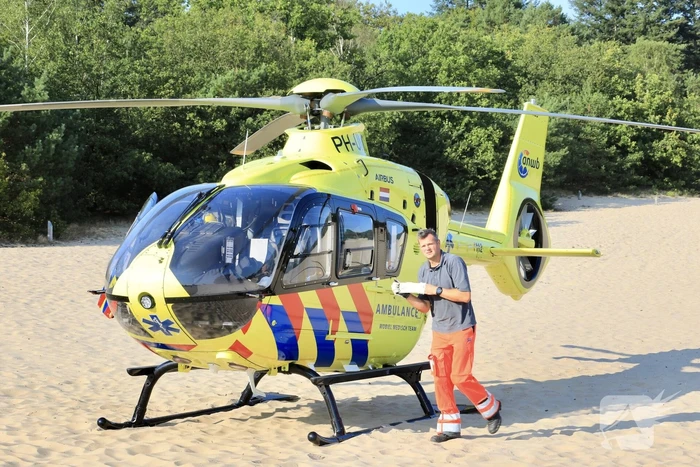 Meisje valt uit boom en raakt zwaargewond