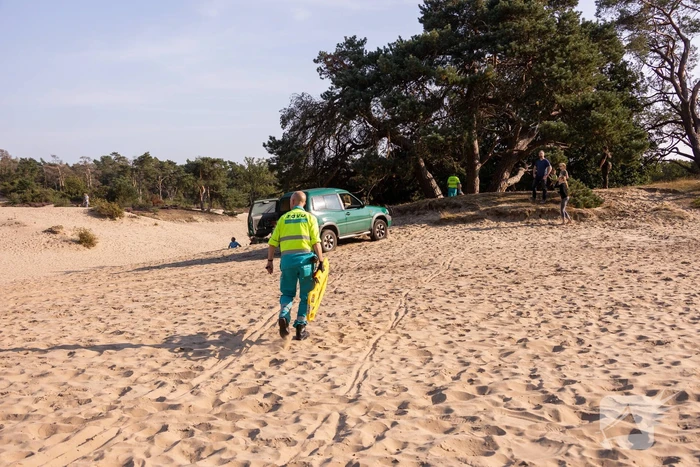 Meisje valt uit boom en raakt zwaargewond