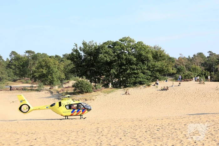 Meisje valt uit boom en raakt zwaargewond