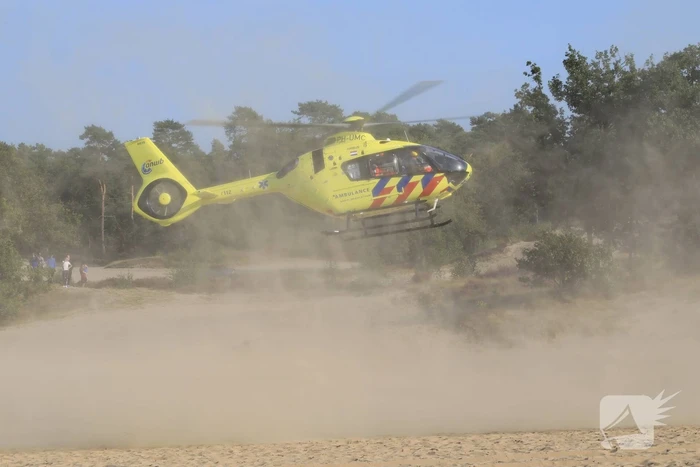 Meisje valt uit boom en raakt zwaargewond