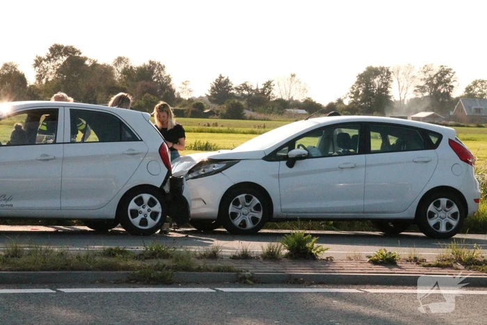 Forse schade na aanrijding met drie auto's