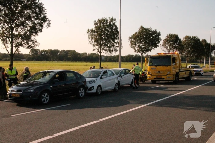 Forse schade na aanrijding met drie auto's