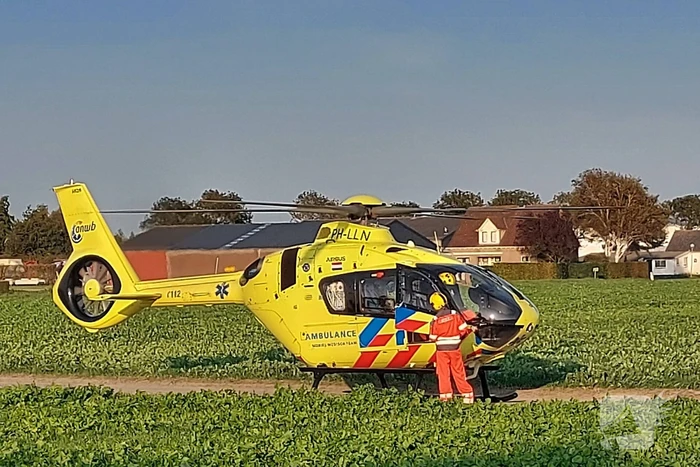 Persoon valt van ladder en raakt zwaargewond