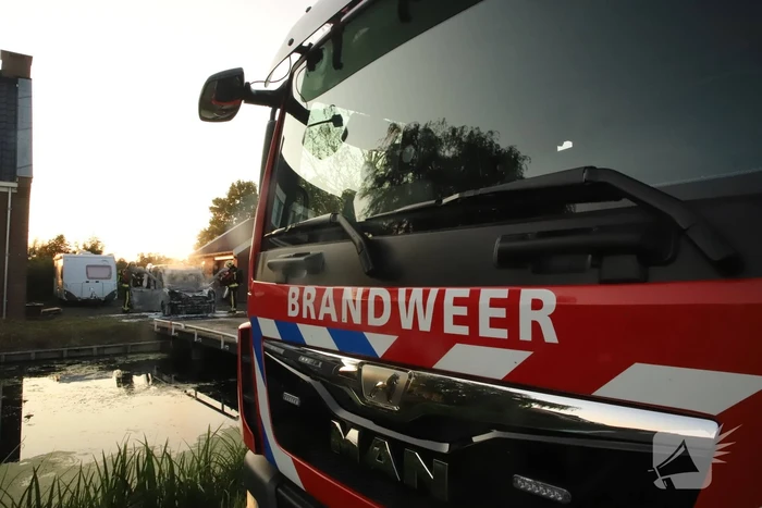 Bestelbus van installatiebedrijf brandt uit