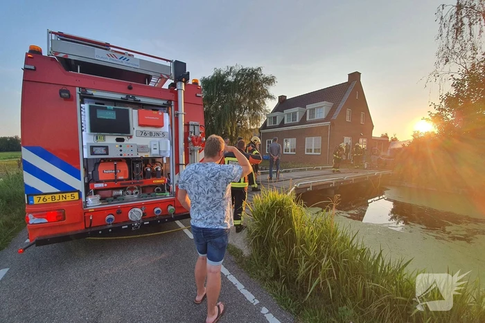 Bestelbus van installatiebedrijf brandt uit