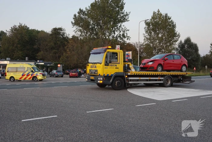 Twee auto's botsen op kruising door voorrangsfout
