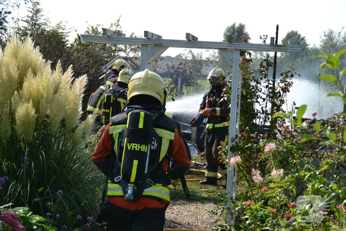Tuinhuis volledig uitgebrand