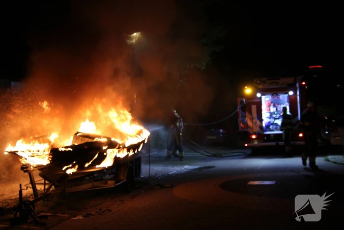 Boot op trailer uitgebrand