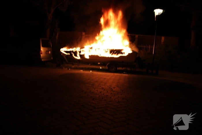Boot op trailer uitgebrand