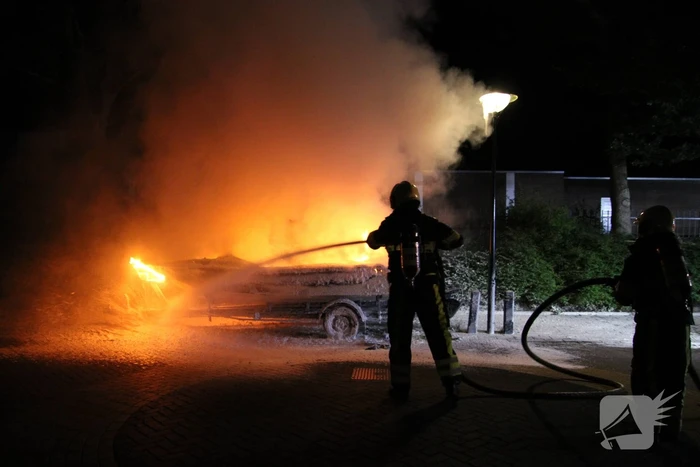 Boot op trailer uitgebrand
