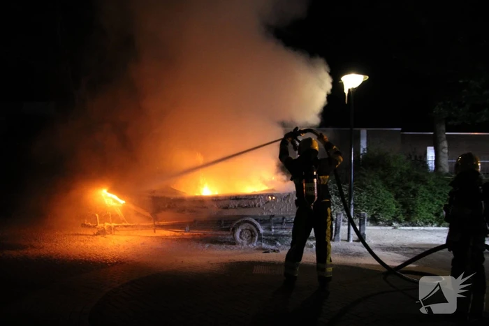 Boot op trailer uitgebrand