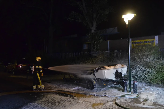 Boot op trailer uitgebrand