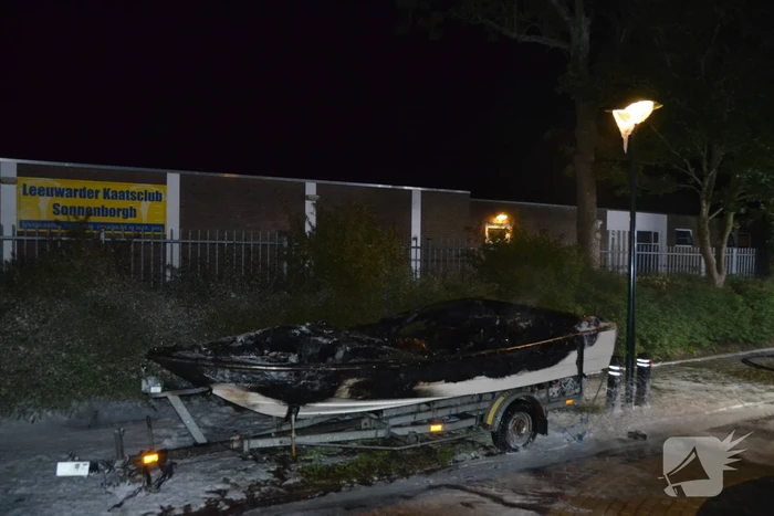 Boot op trailer uitgebrand