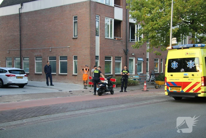 Scooterrijder gewond bij botsing met afslaande auto