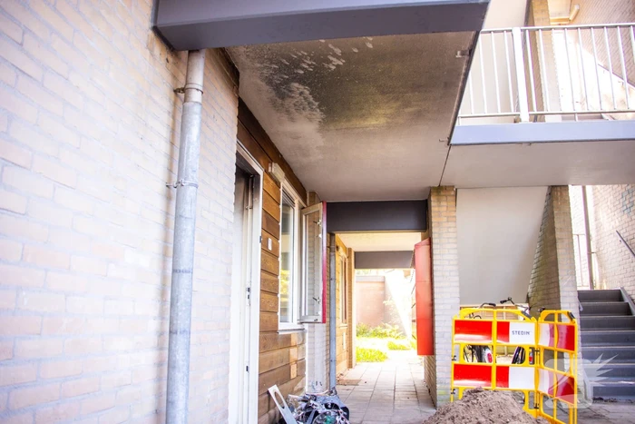 Woningen ontruimd bij flinke brand