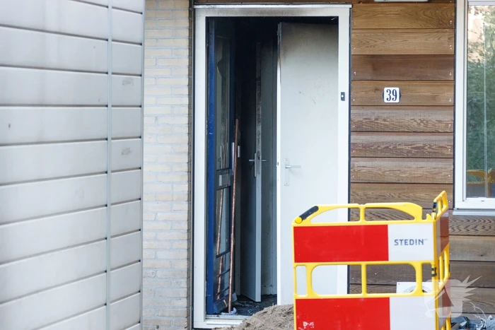 Woningen ontruimd bij flinke brand