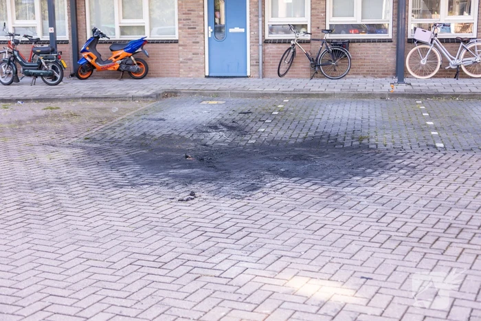 Auto gaat in vlammen op