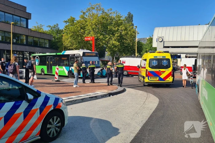 Vrouw op leeftijd aangereden door stadsbus