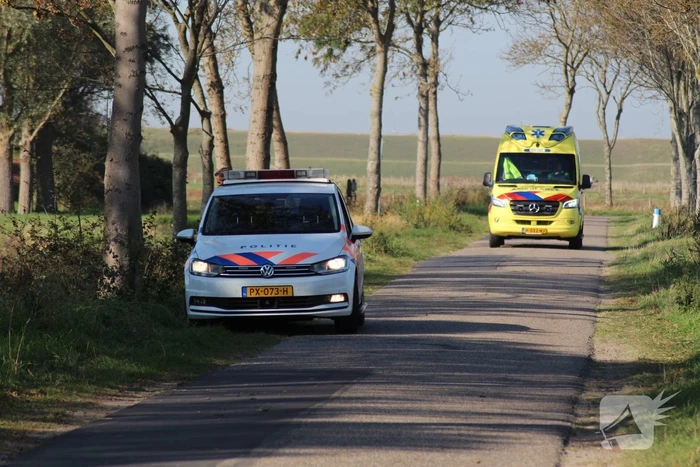 Scootmobielrijder schiet pardoes van de wal in de sloot