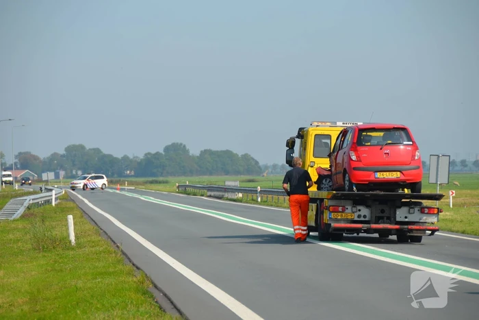 Vrouw raakt gewond na aanrijding met bestelbus