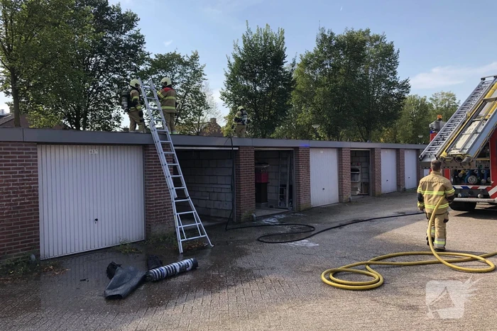 Garagedak vliegt in brand na werkzaamheden