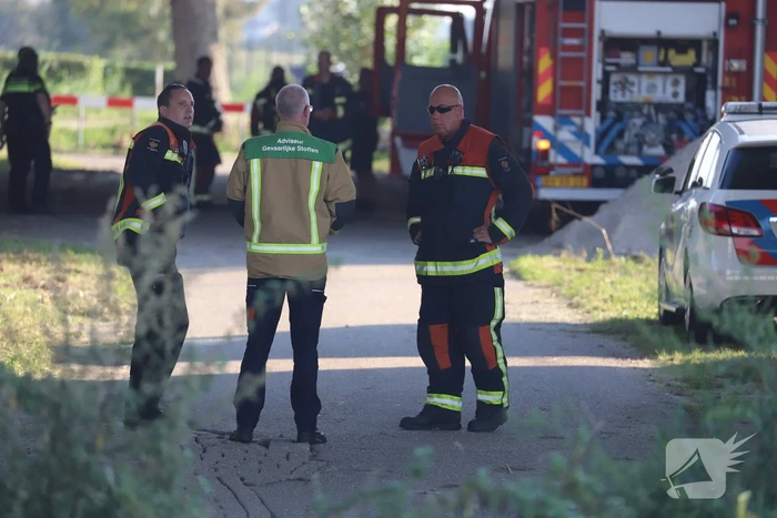 Brandweer doet onderzoek naar bodemverontreiniging onder viaduct