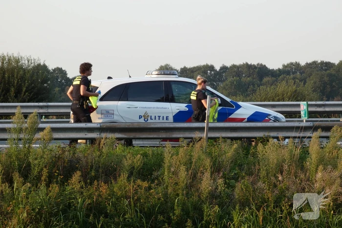 Bestelbus botst op personenauto