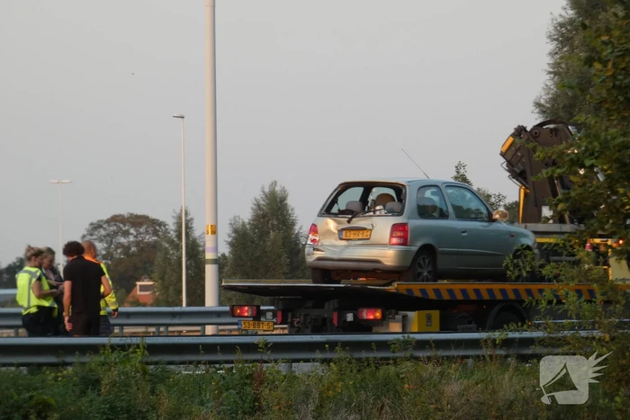 Bestelbus botst op personenauto