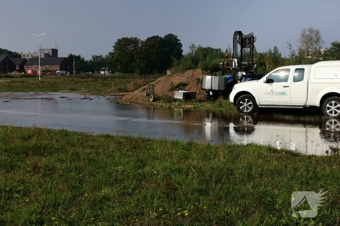 Waterballet nadat de waterleiding werd doorboord